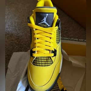 Air Jordan 4 Retro lightning GS youth 6.5 or women’s 8